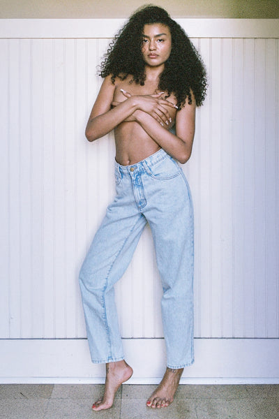 RDNW01 Women’s Relaxed Fit Jeans editorial image
